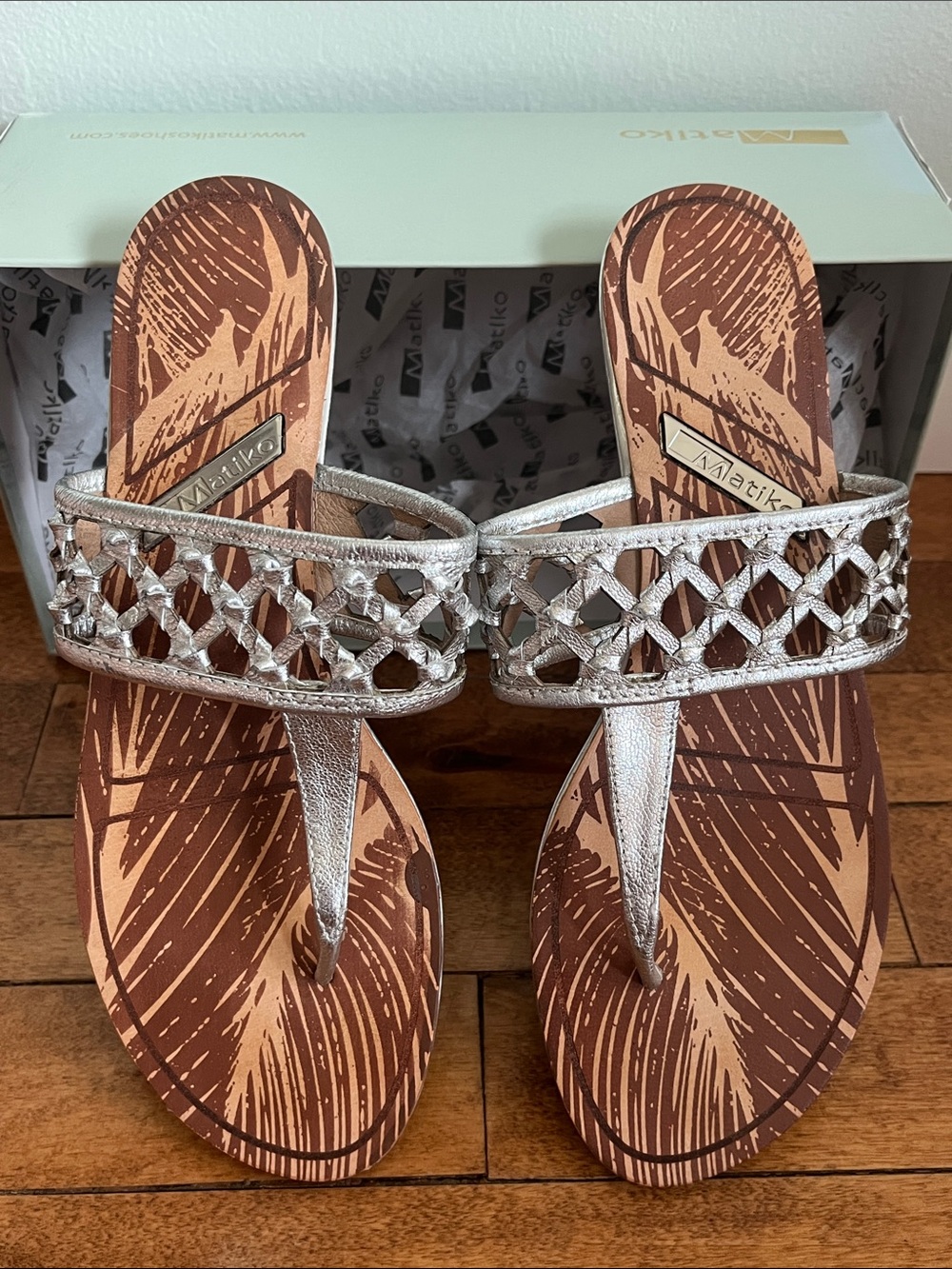 Matiko Fiona Silver Leather Woven Thong Sandals Women's Size 8.5 Boho - Picture 2 of 11